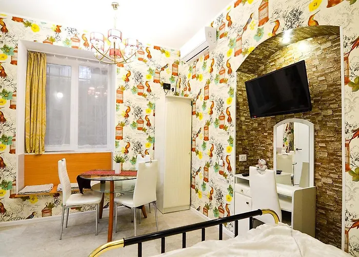 Leopolli Near Opera House