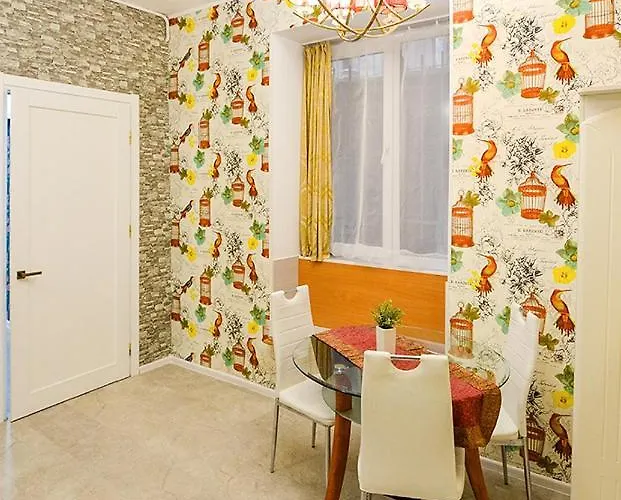 Leopolli Near Opera House إلفيف