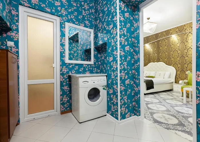 Leopolli Near Opera House * إلفيف